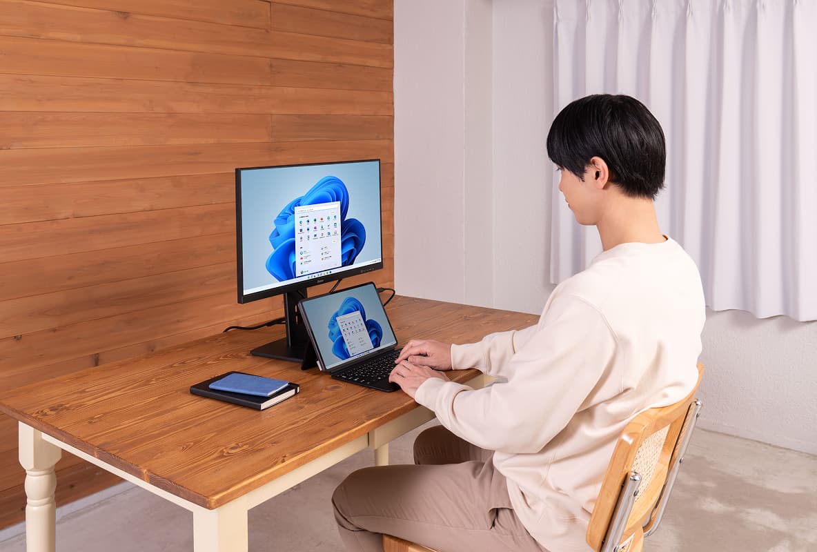 外では省スペース、オフィスでは外部出力でマルチタスク