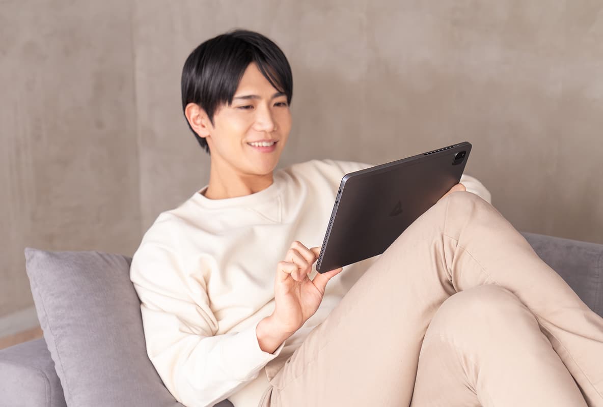 高精細・広色域の大画面で自宅でも美麗な映像を楽しむことができる