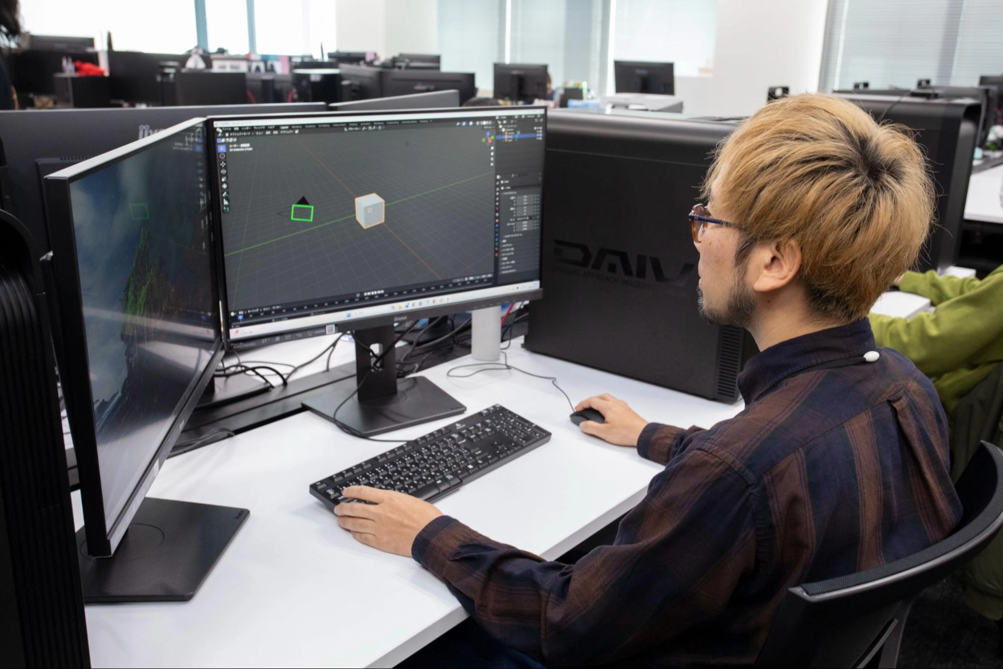 DAIV PCで作業する坂本氏