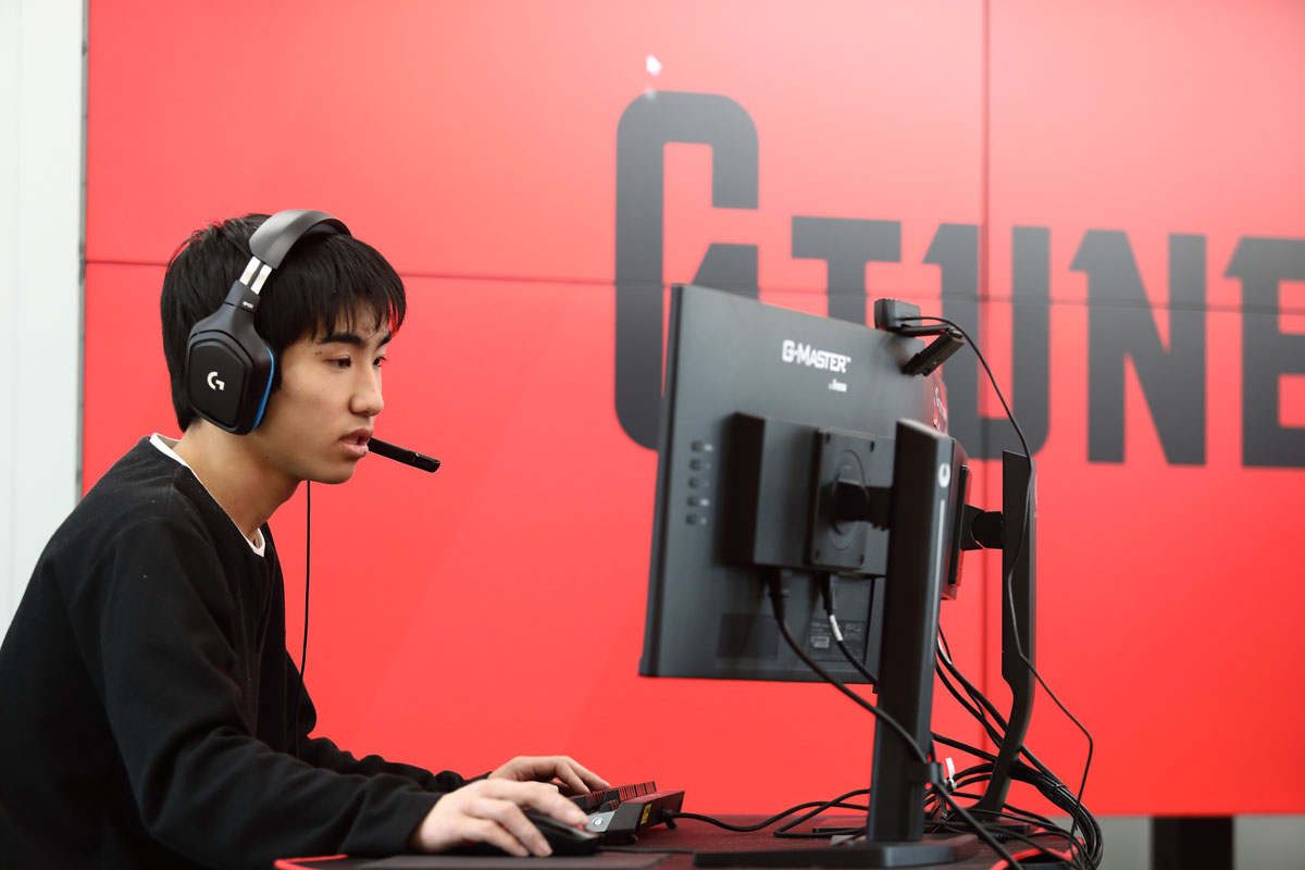 『G TUNE』のゲーミングPCを使いこなす四国大学 e-Sports部のメンバー林野秀将さん