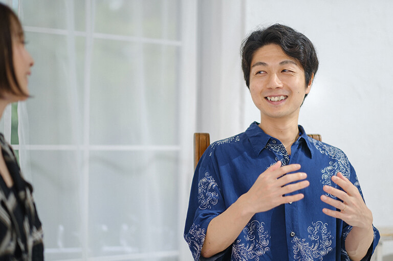 はじめてのタッグ、はじめての環境で挑んだ楽曲制作
            デジタルなサウンドで届ける、“空想の力”