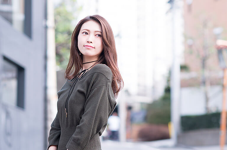 撮影中の清水愛美さんの写真