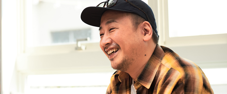 デザインとモデリングを突き詰めることで今のスタイルが確立されたと笑顔で語って下さる帆足 タケヒコさん